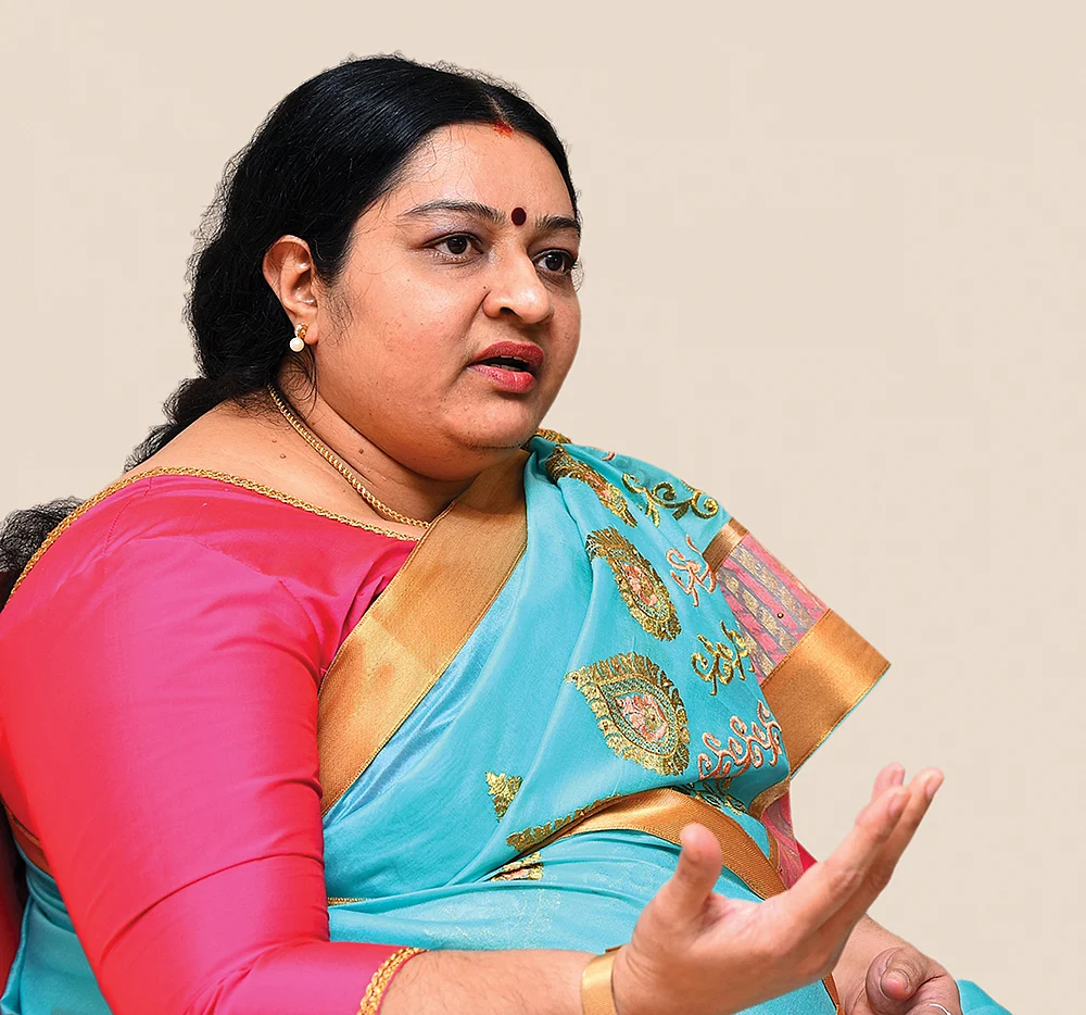 “சசிகலா நடத்துவது நாடகம்!” - பொளேர் ஜெ.தீபா