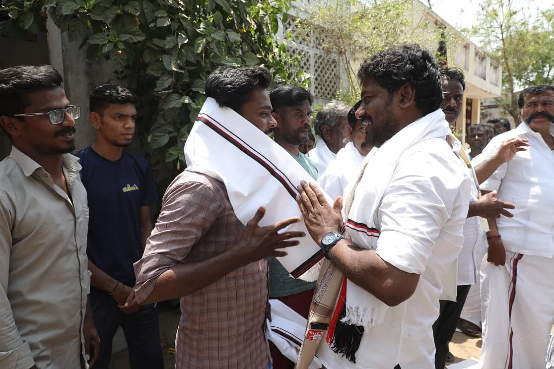 தி.மு.க வேட்பாளர் கதிரவன்