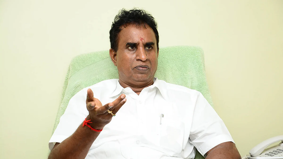 வேலுமணி