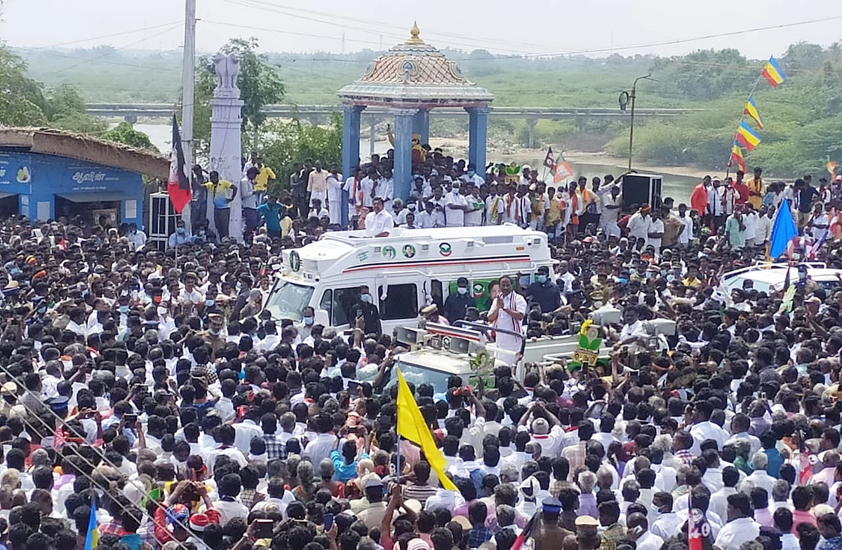 புவனகிரி தொகுதியில் முதல்வர் எடப்பாடி பிரசாரம்