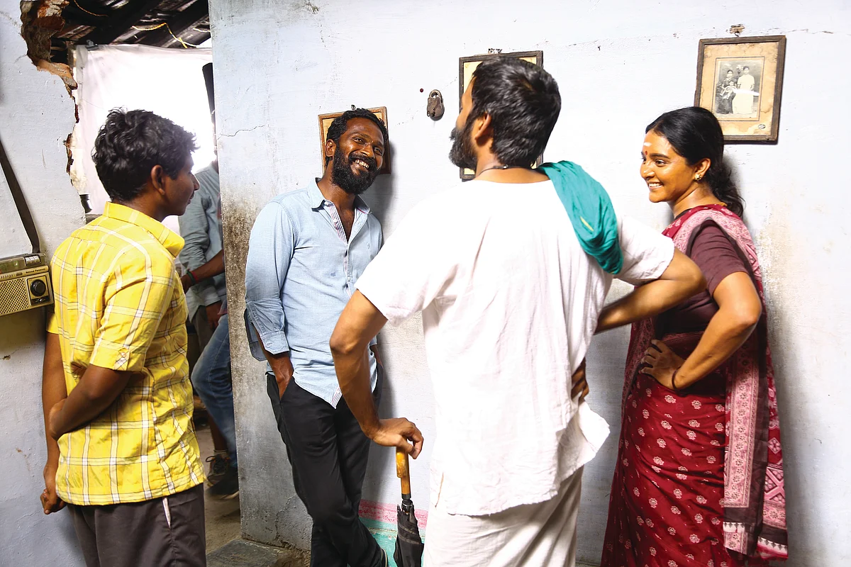 வெற்றிமாறன், தனுஷ், மஞ்சு வாரியர், கென் கருணாஸ்