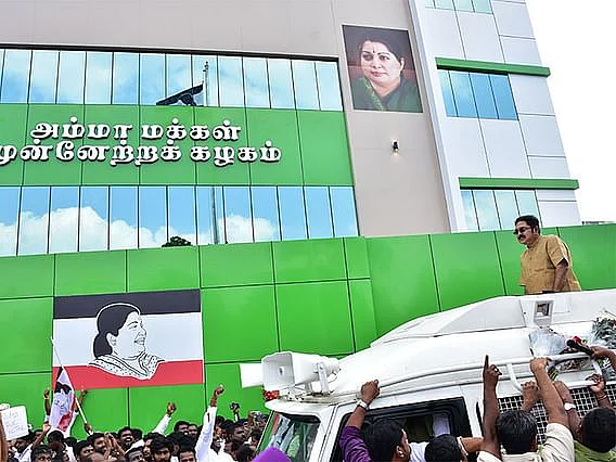 டி.டி.வி.தினகரன் வாழ்க்கை வரலாறு - அரசியல் என்ட்ரி முதல் அமமுக பொதுச்செயலாளர் வரை