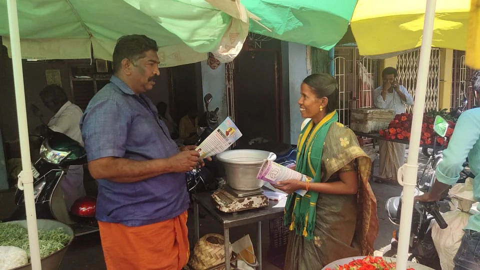 வாக்கு சேகரிக்கும் அன்னலட்சுமி