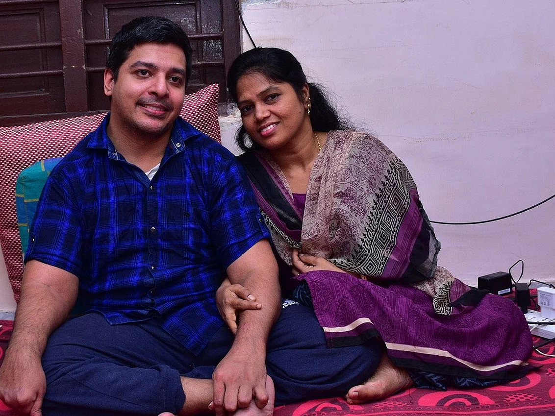 ஸாரி கேட்டு சிரிச்சாலே காதல் கூடும்! - மாற்றுத்திறனாளி தம்பதியின் நம்பிக்கைக் கதை