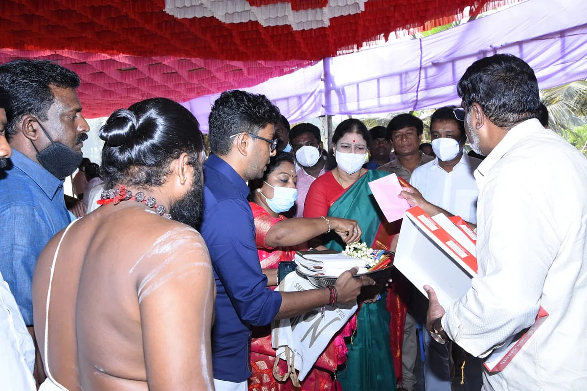 குடும்ப விழாவில் சசிகலா