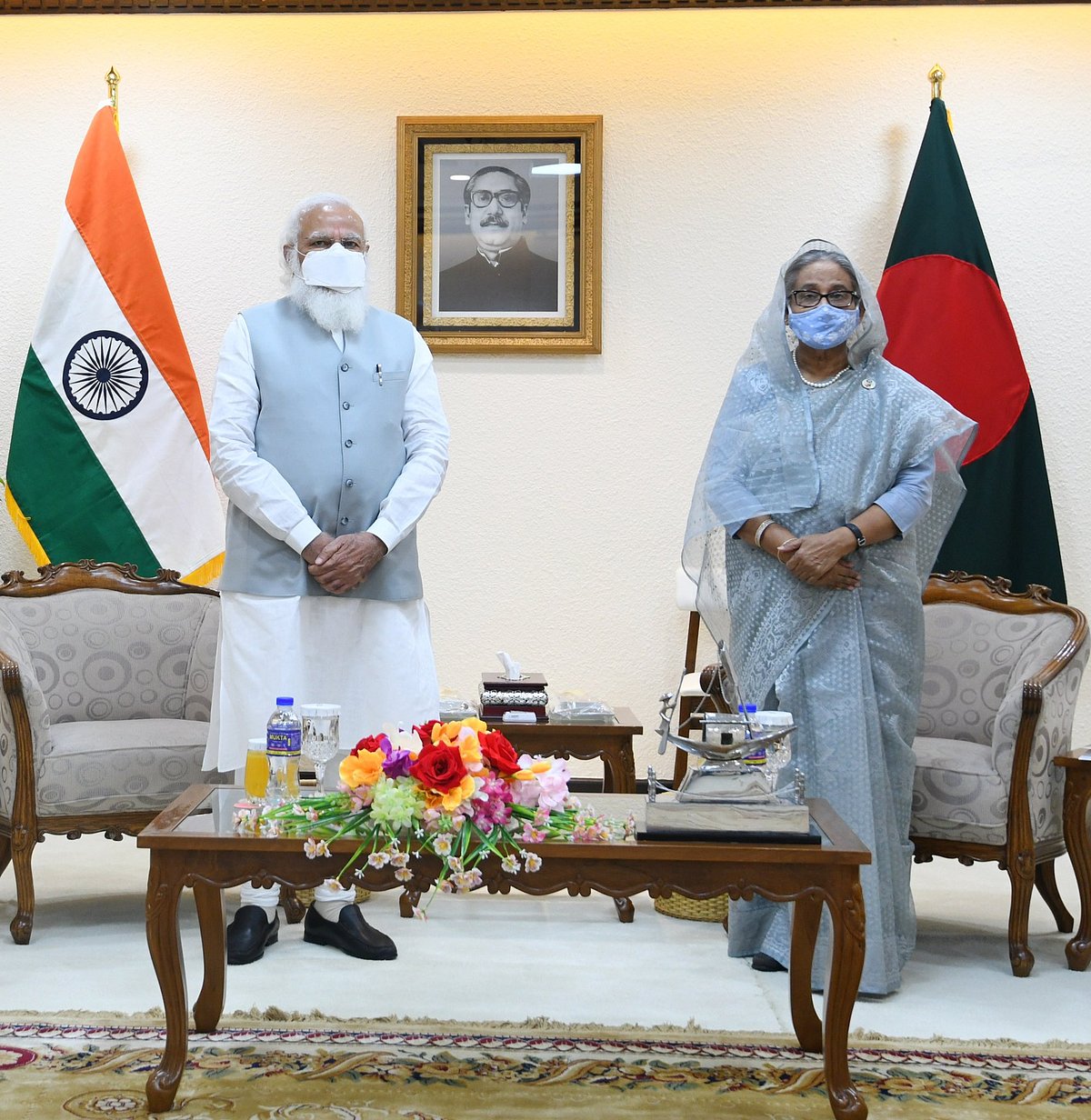 வங்கதேசம் பிரதமர் ஷேக் ஹசினாவுடன் மோடி
