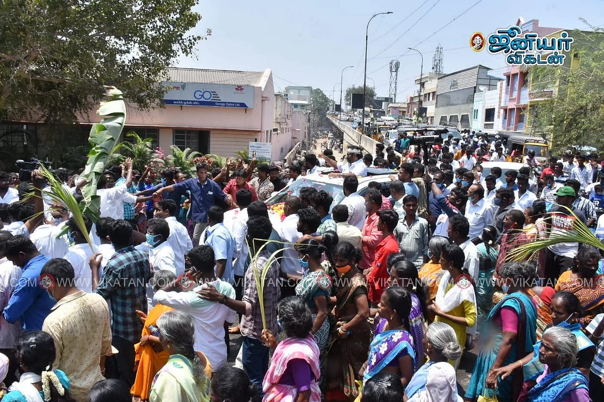 கிரம்மர் சுரேஷின் ஆதரவாளர்கள்