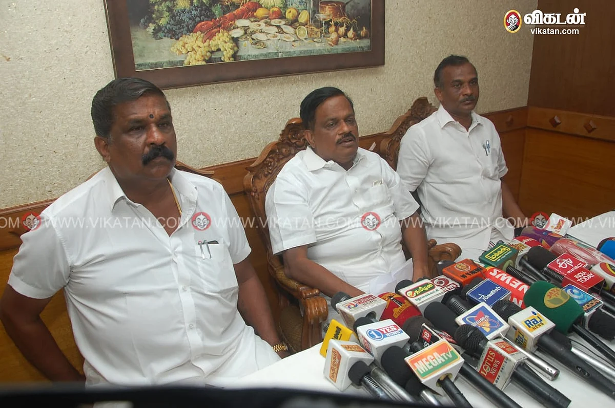 செய்தியாளர் சந்திப்பில் தளவாய் சுந்தரம்
