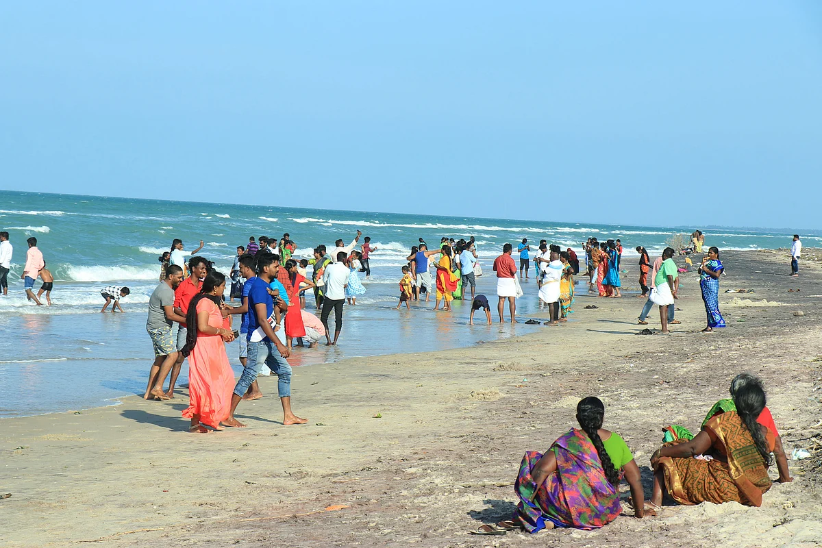 மதுரை அருகே `வாலிநோக்கம்' பீச்... மீன் குழம்பு தோசையும், குருவிரொட்டியும் ரெடி! Long Drive போலாமா-3