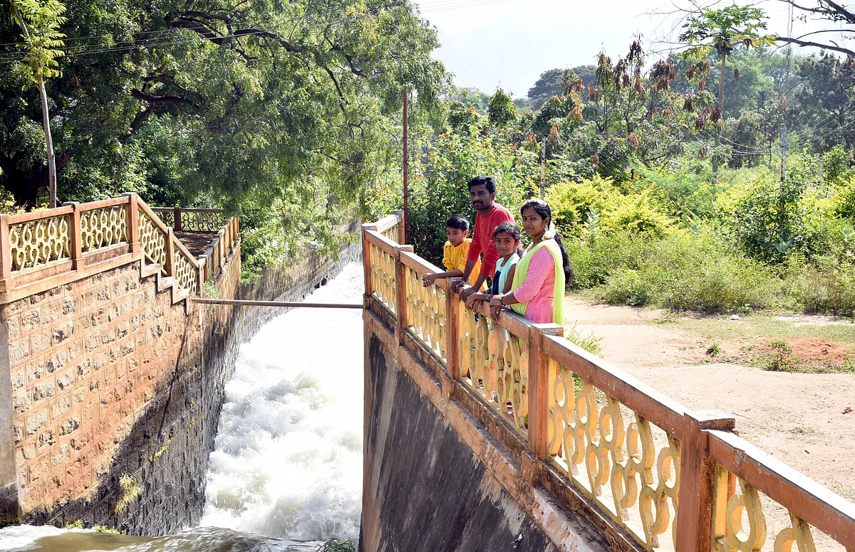 போகும் வழியெல்லாம் தண்ணீர்