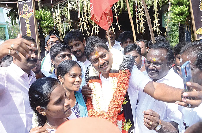 S. கதிரவன்