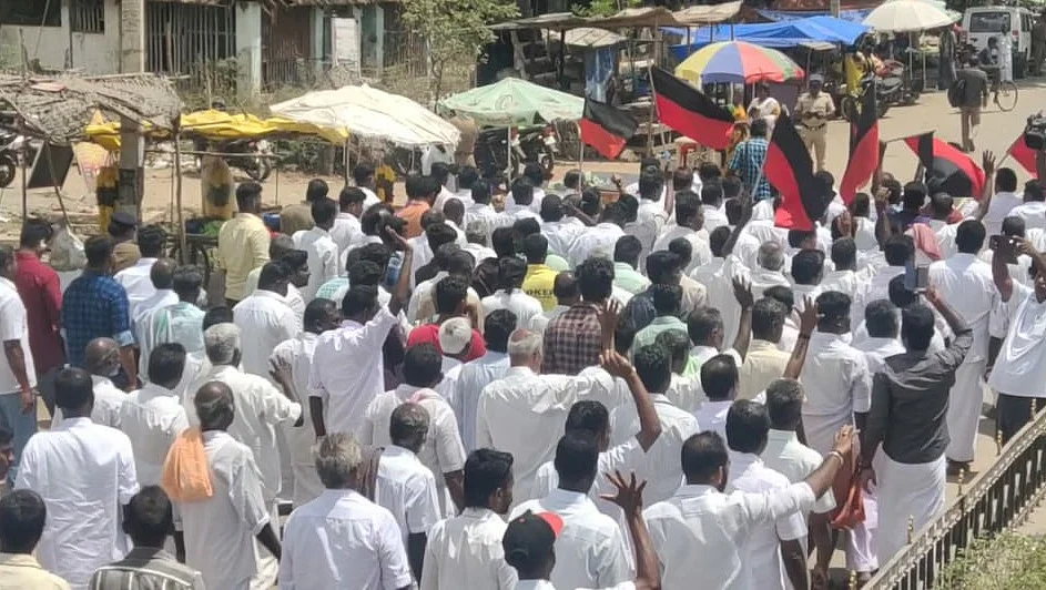 போராடிய தி.மு.க - வினர்