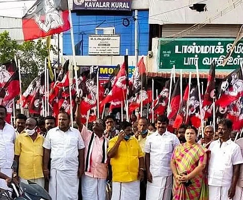 பிரசாரத்தில் பங்கேற்ற அ.தி.மு.க-வினர்
