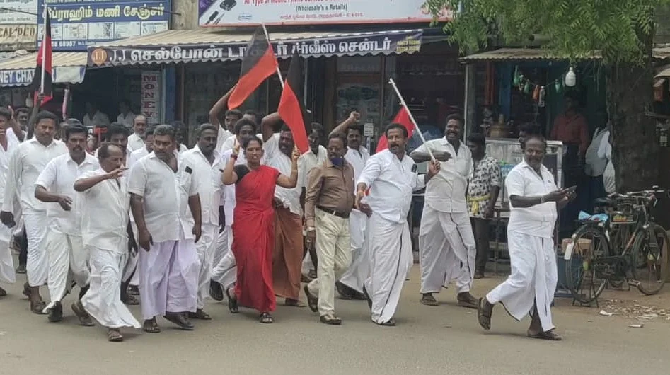 போராடிய தி.மு.க - வினர்