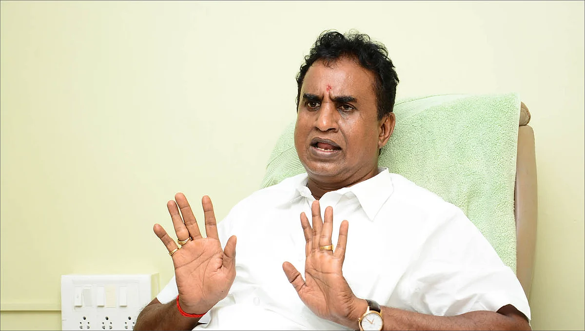 வேலுமணி