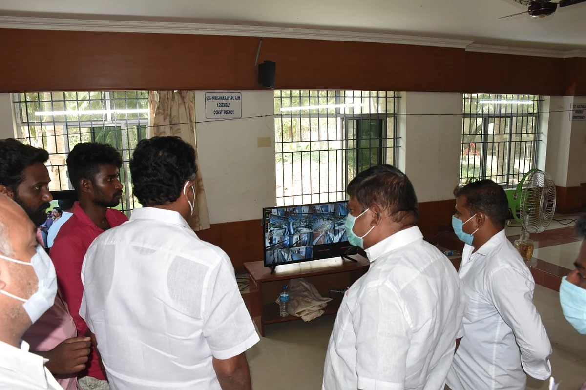 ஆய்வு செய்யும் எம்.ஆர்.விஜயபாஸ்கர்