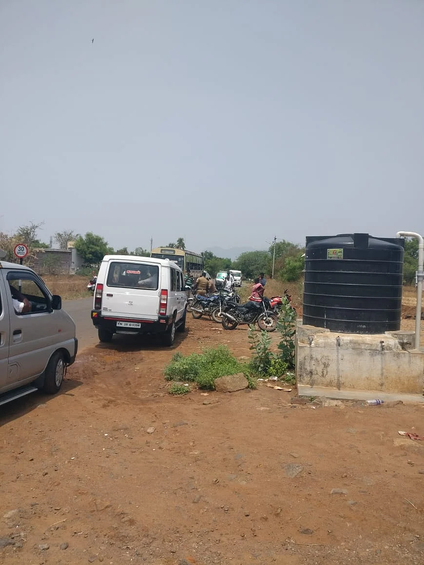 சாலைமறியல் போராட்டத்தில் குதித்த மக்கள்