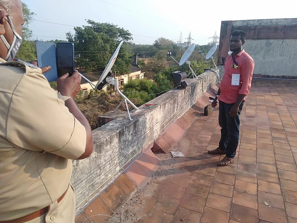 பாதுகாப்புப் பணியில் போலீஸ்