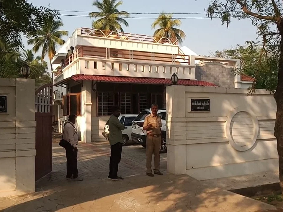 தேனி : ஐ.டி ரெய்டு; கொலை முயற்சி; - போடி தொகுதி அதிமுக களேபரங்கள்