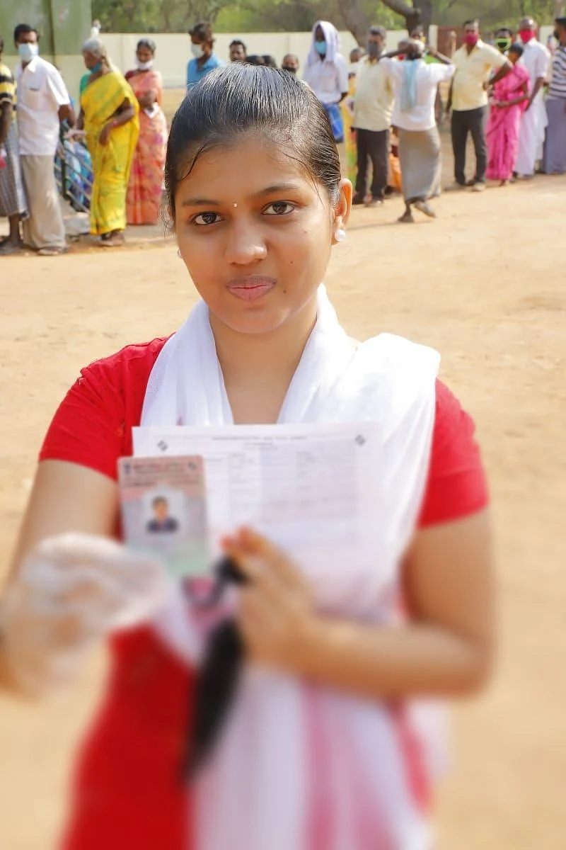 வாக்களித்த இளம் வாக்காளர்