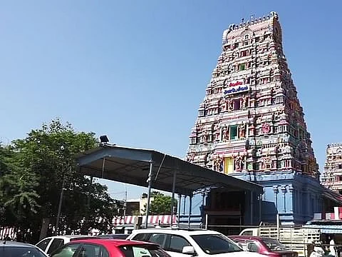 `அரசு கட்டுப்பாட்டில்தான் கோயில்கள் இருக்கும்!' - அடித்துச் சொல்கின்றன அதிமுக., திமுக