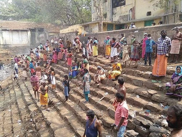 தூர் வாரும் சிவனடியார் தொண்டர்கள்