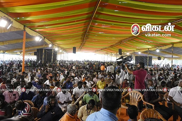 பொதுக்கூட்டத்தில் பங்கேற்றவர்கள்
