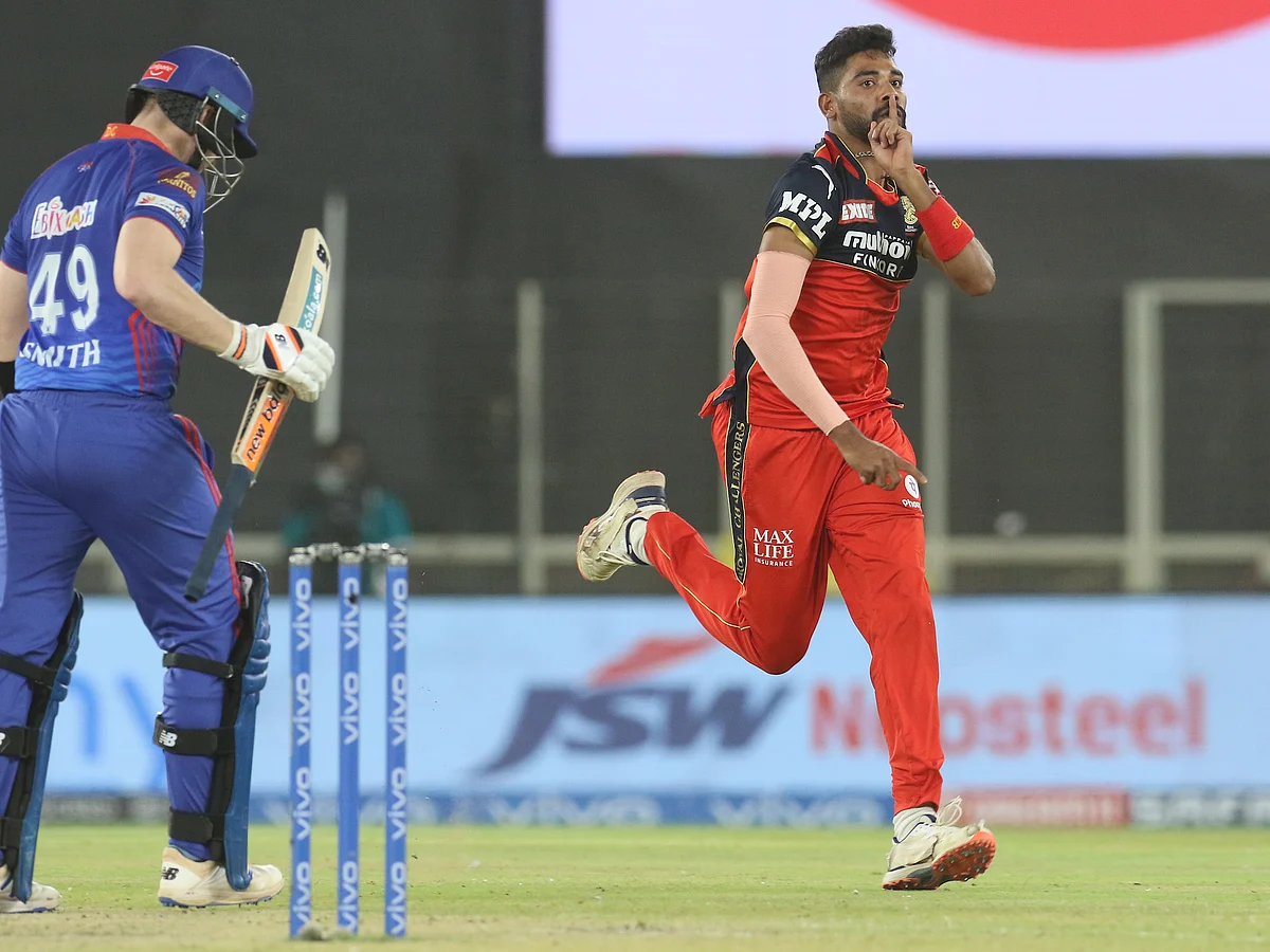 IPL 2021: டின்டா அகாடமி டு டெத் ஓவர் ஸ்பெசலிஸ்ட்... ட்ரால்களை வென்ற சிராஜின் மாயவித்தைகள்!