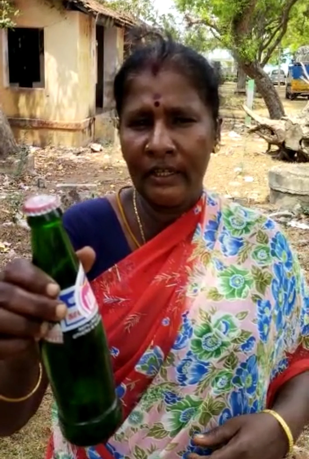 பன்னீர் சோடாவுடன் அன்னலெட்சுமி