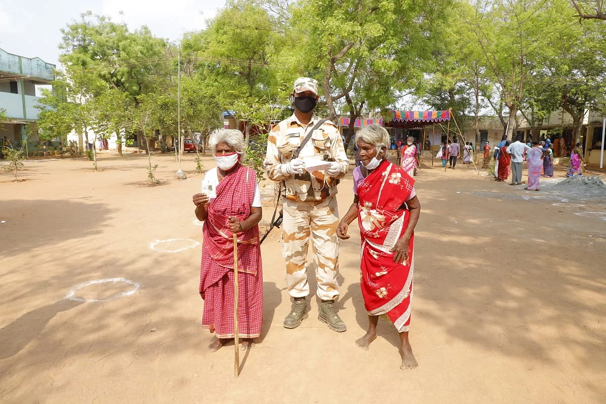 பாதுகாப்புப் பணியில்...