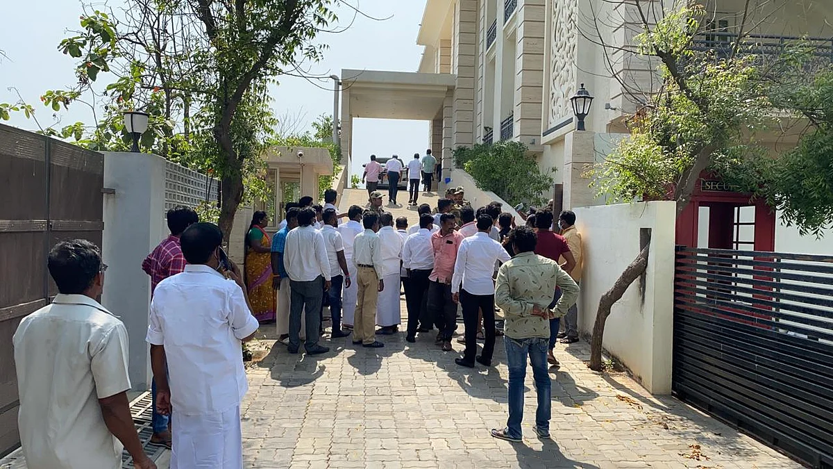 நீலாங்கரை சபரீசன் வீடு
