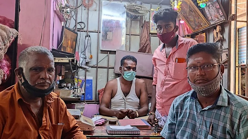 சில்லறை விற்பனை பிரதிநிதிகள்