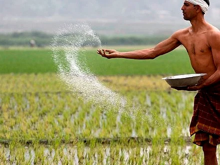 வரலாறு காணாத அளவு உர விலை உயர்வு... தேர்தல் முடிந்ததும் விவசாயிகளை வஞ்சிக்கிறாரா மோடி?