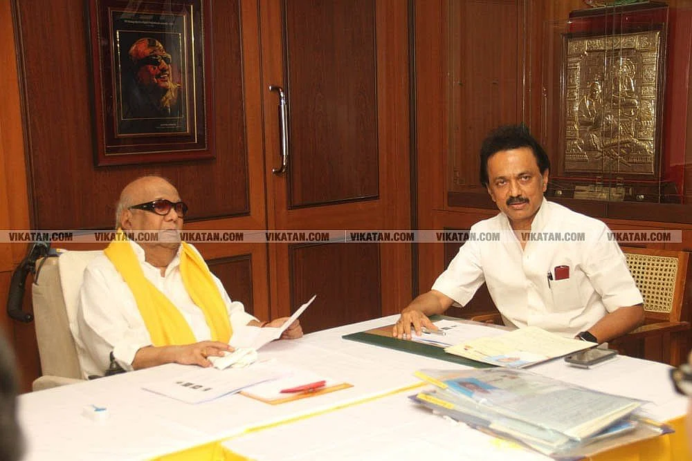 கருணாநிதியுடன் ஸ்டாலின்