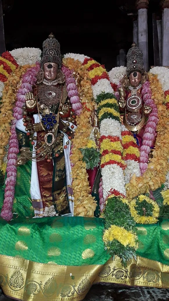 சுவாமியுடன் மீனாட்சியம்மன்