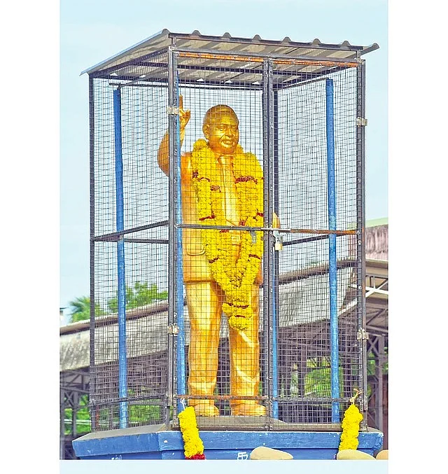 அம்பேத்கர் சிலை