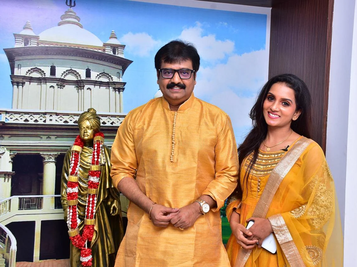 ``எனக்காக அவங்க யாரும் வரல; ஆனா, விவேக் சார் வந்தார்!" - சின்னத்திரை நடிகைகளின் புகழஞ்சலி