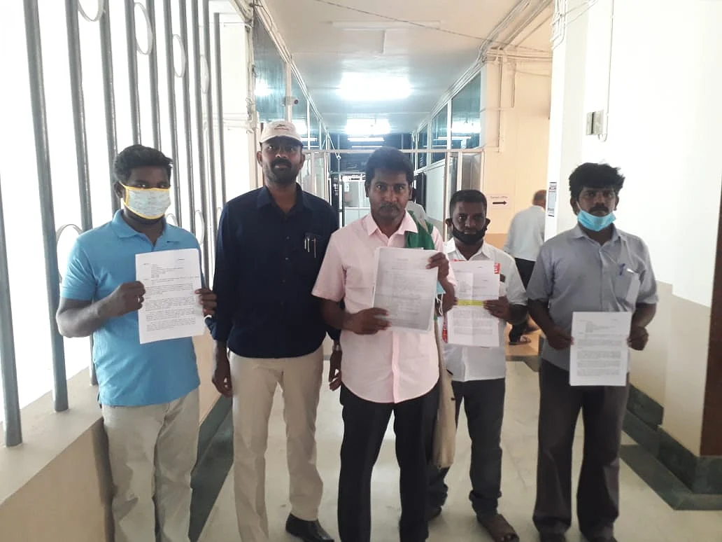 சமூக ஆர்வலர்களுடன் முகிலன்