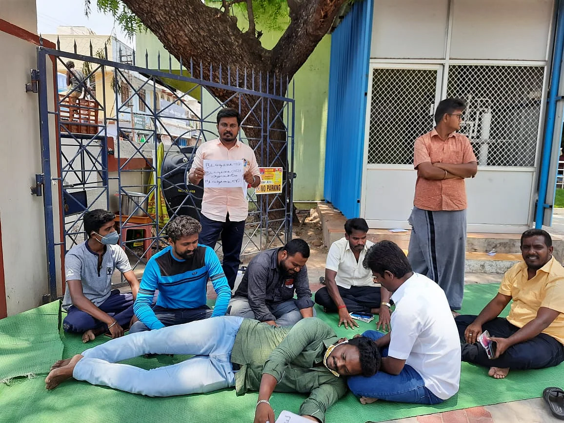 போராட்டத்தில் இளைஞர்கள்
