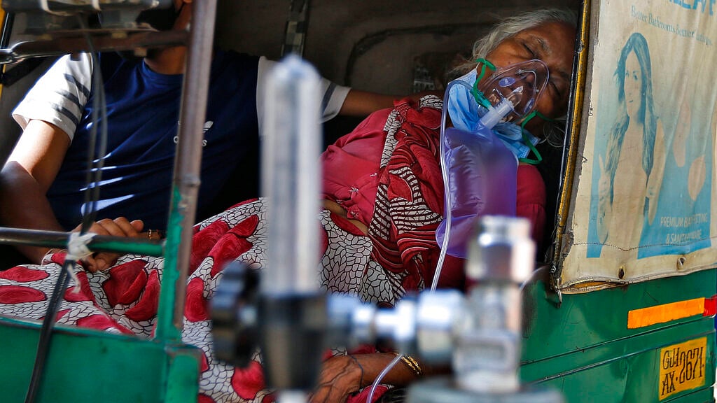 A COVID-19 patient wearing oxygen mask