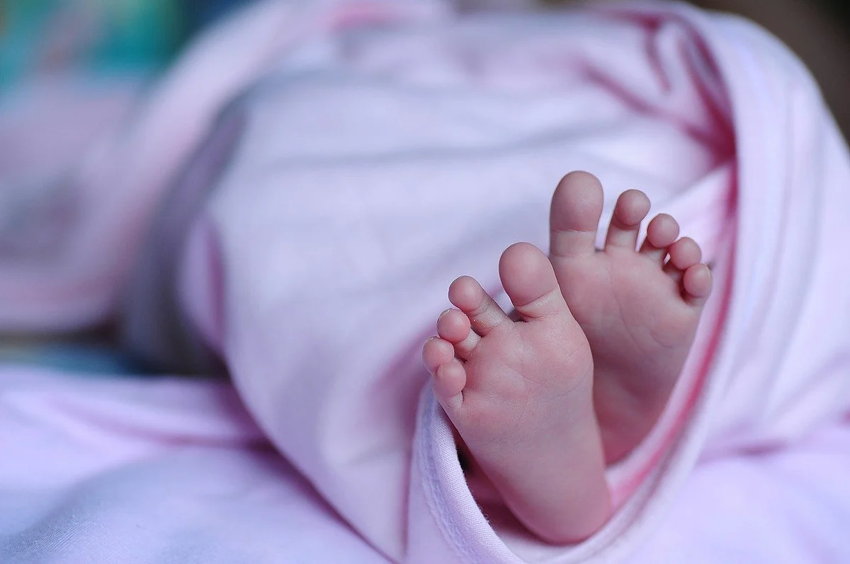 டெஸ்லா காரின் ஆட்டோபைலட் மோடில் பிரசவித்த பெண்; மருத்துவமனை செல்லும் வழியில் சுவாரஸ்யம்! | american woman delivers baby by running tesla car on autopilot mode 2 Baby (Representational Image)