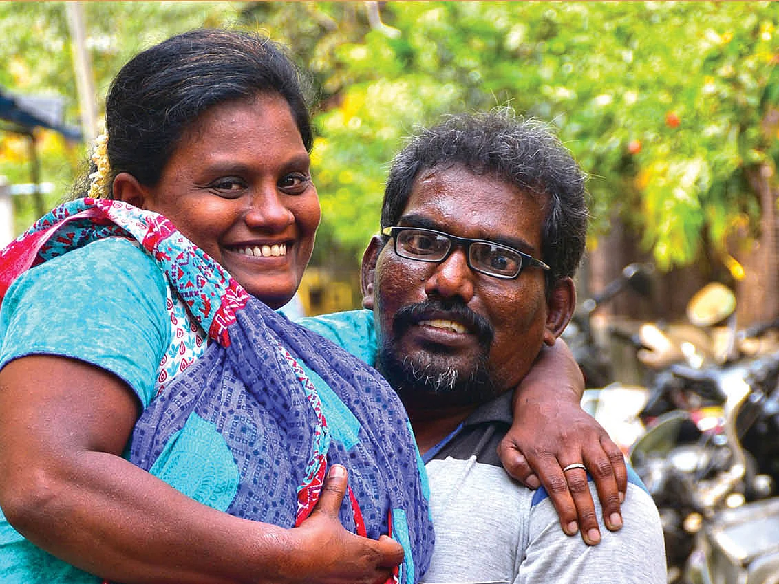 காதலால் இணைந்தோம்; இயங்குகிறோம்!
