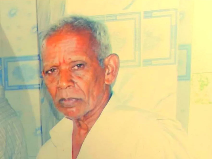 அரக்கோணம்: கொடூரமாகக் கொல்லப்பட்ட முதியவர்! - வளர்ப்பு மகனைத் தேடும் போலீஸ்!