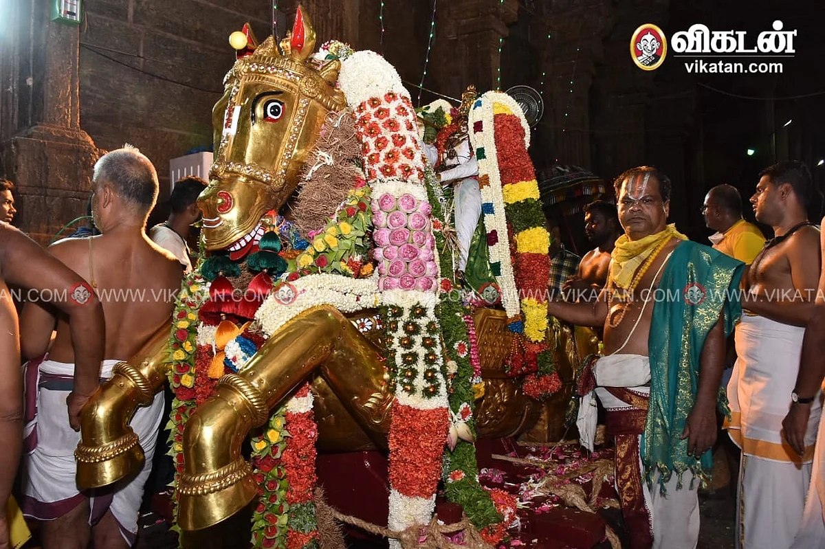 தங்க்கக்குதிரையில் கள்ளழகர்