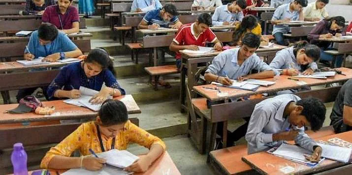 கொரோனா காலத்தில் பொதுத் தேர்வுகள்