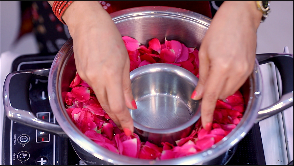 வீட்டிலேயே செய்யலாம் கெமிக்கல் கலப்பில்லாத ரோஸ் வாட்டர்