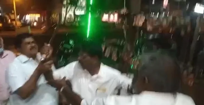 அரிவாளுடன் முருகேசன்