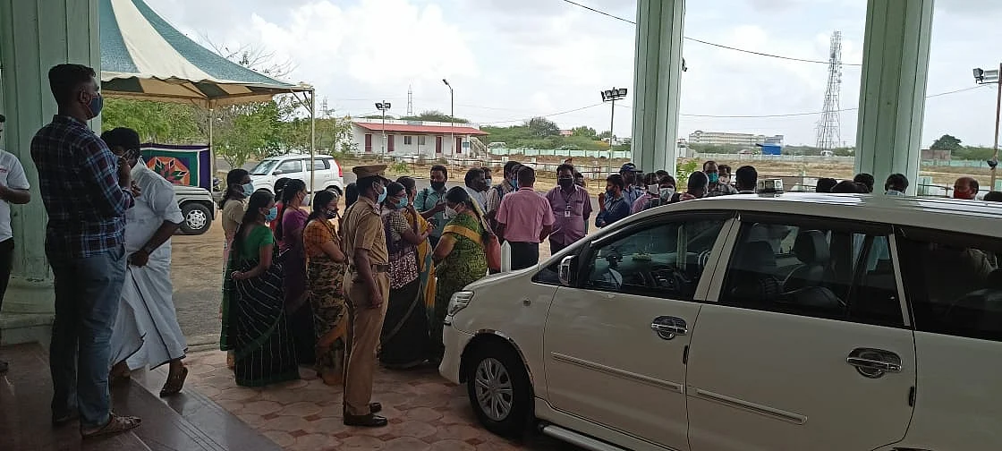 கலெக்டர் பேச்சுவார்த்தை