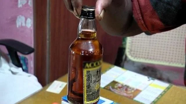 2019ம் ஆண்டு அரசுமதுபானத்தில் கிடந்த அரணை