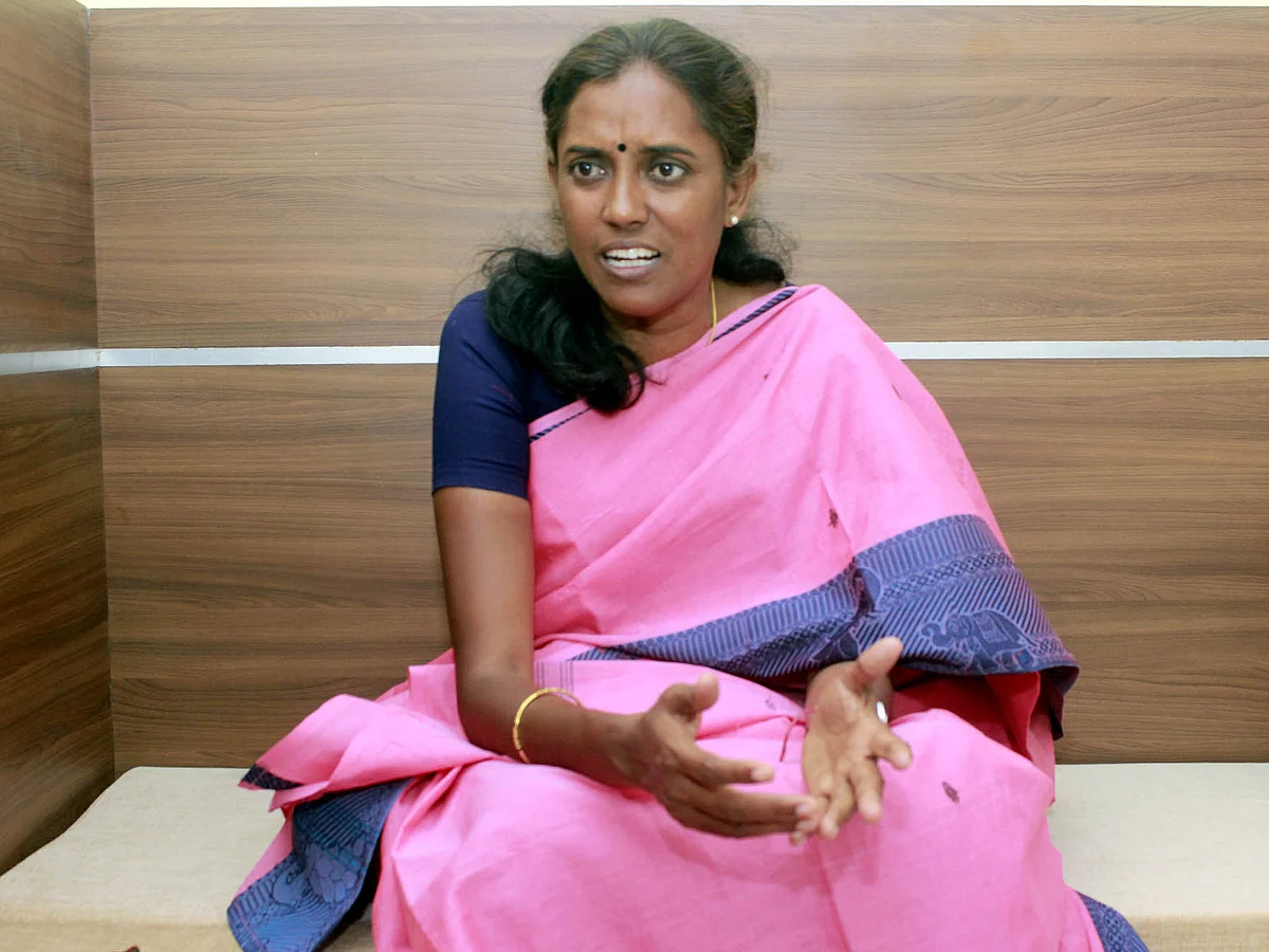 `நாடாளுமன்ற கட்டடம் வேண்டாம், தடுப்பூசிக்கு நிதி ஒதுக்குங்கள்' - மோடிக்கு கடிதம் எழுதிய ஜோதிமணி